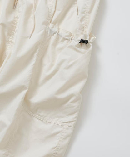 寬鬆彎刀版型 口袋抽繩設計 休閒工裝褲