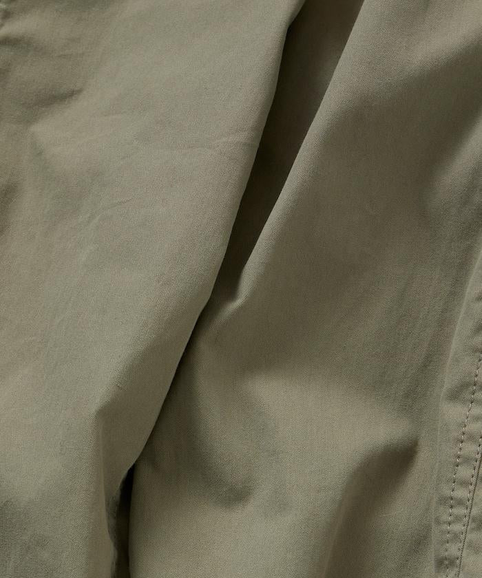 寬鬆彎刀版型 口袋抽繩設計 休閒工裝褲