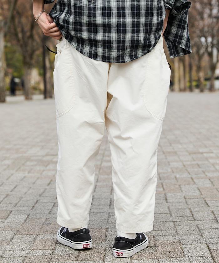寬鬆彎刀版型 口袋抽繩設計 休閒工裝褲