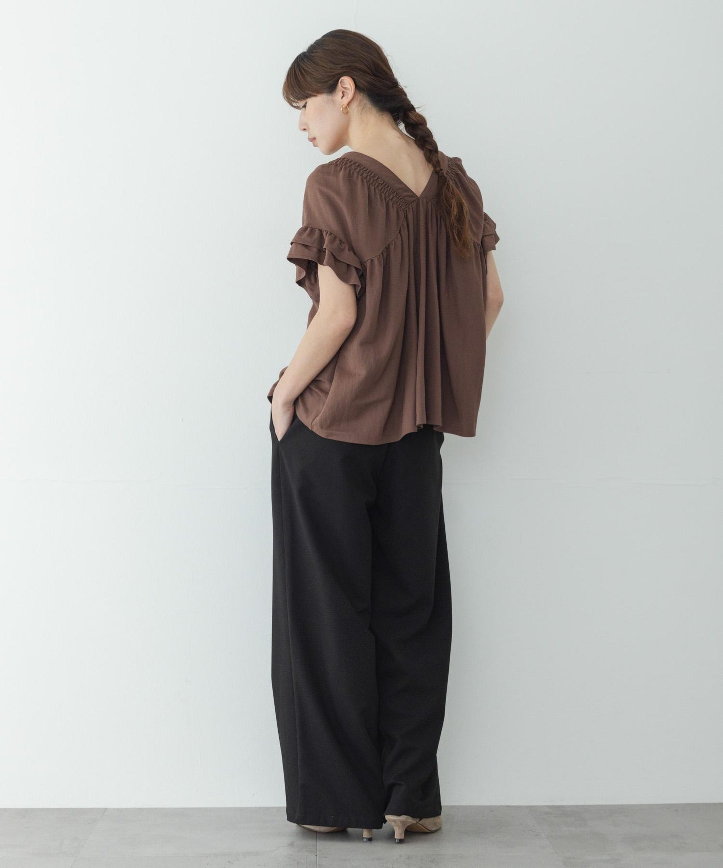 抽褶荷葉袖設計 套頭上衣