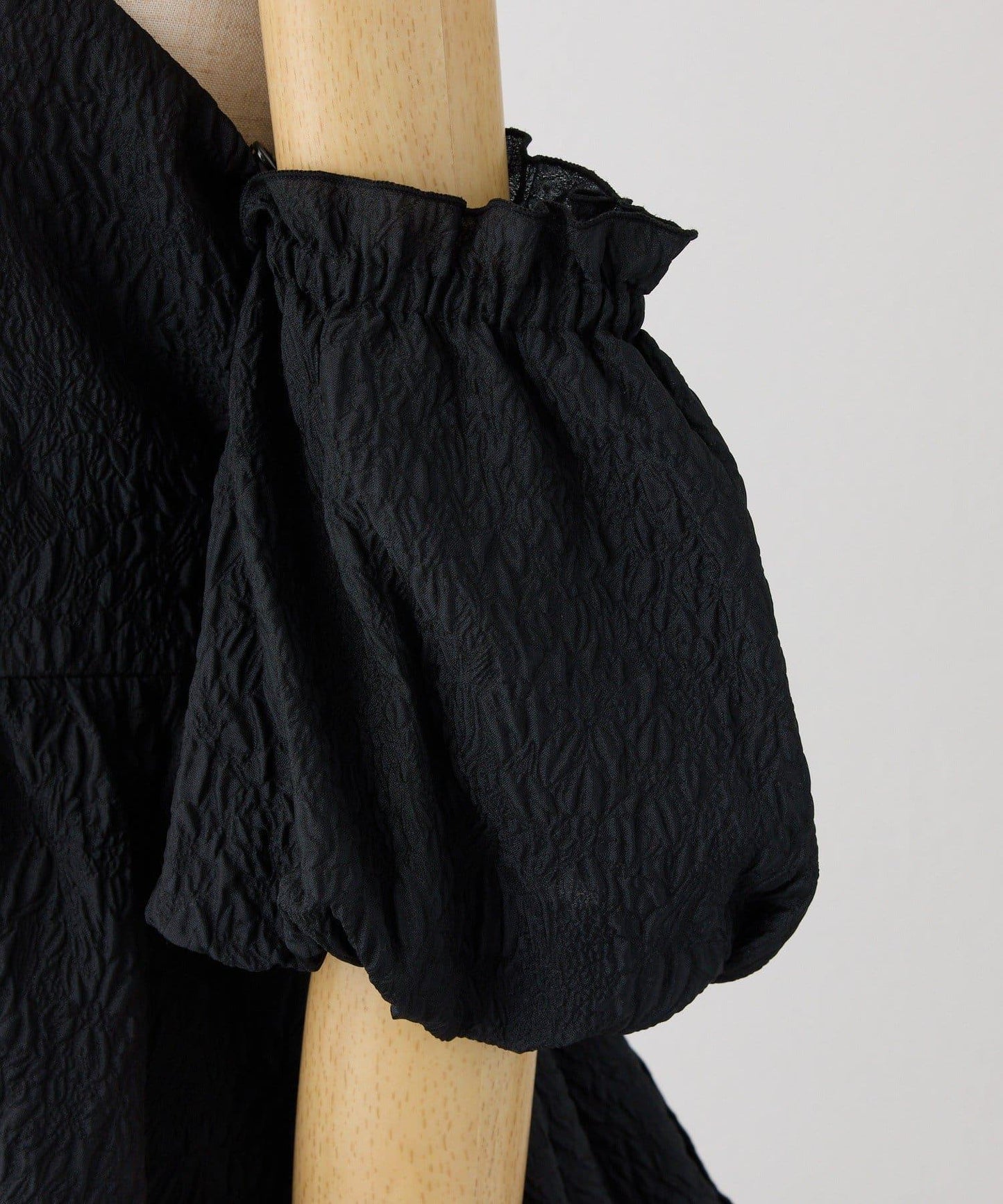 Black Ribbon Collection 背部蝴蝶結設計 短款連衣裙
