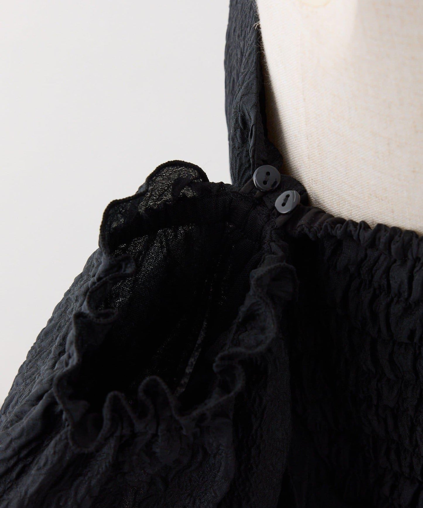 Black Ribbon Collection 後繫帶層疊設計連衣裙
