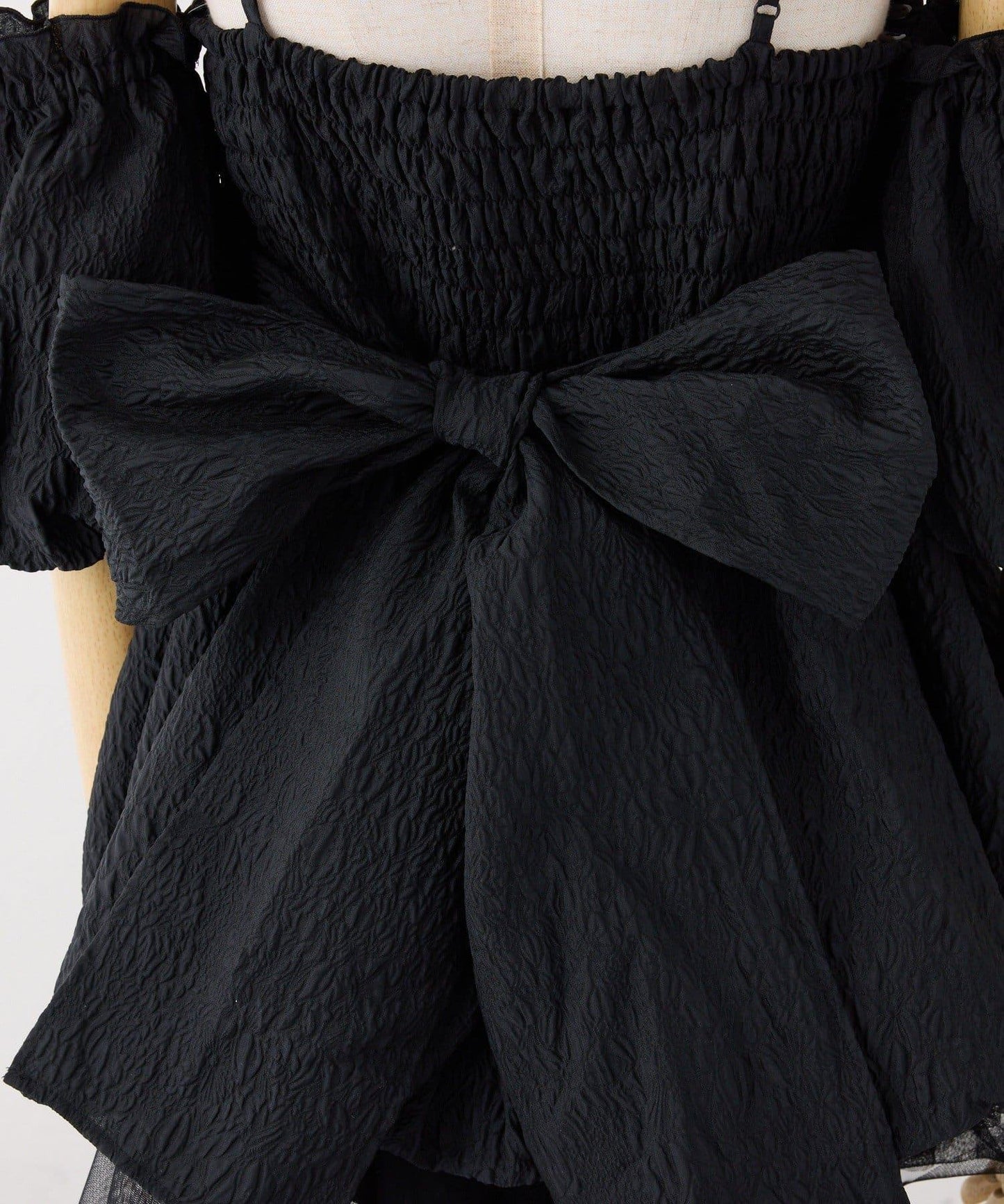 Black Ribbon Collection 背部蝴蝶結設計 短款連衣裙