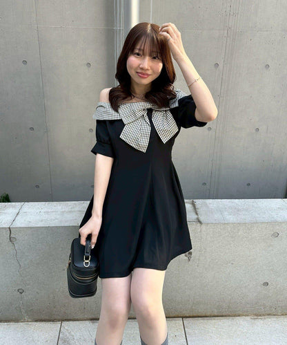 蝴蝶結露肩迷你連衣裙