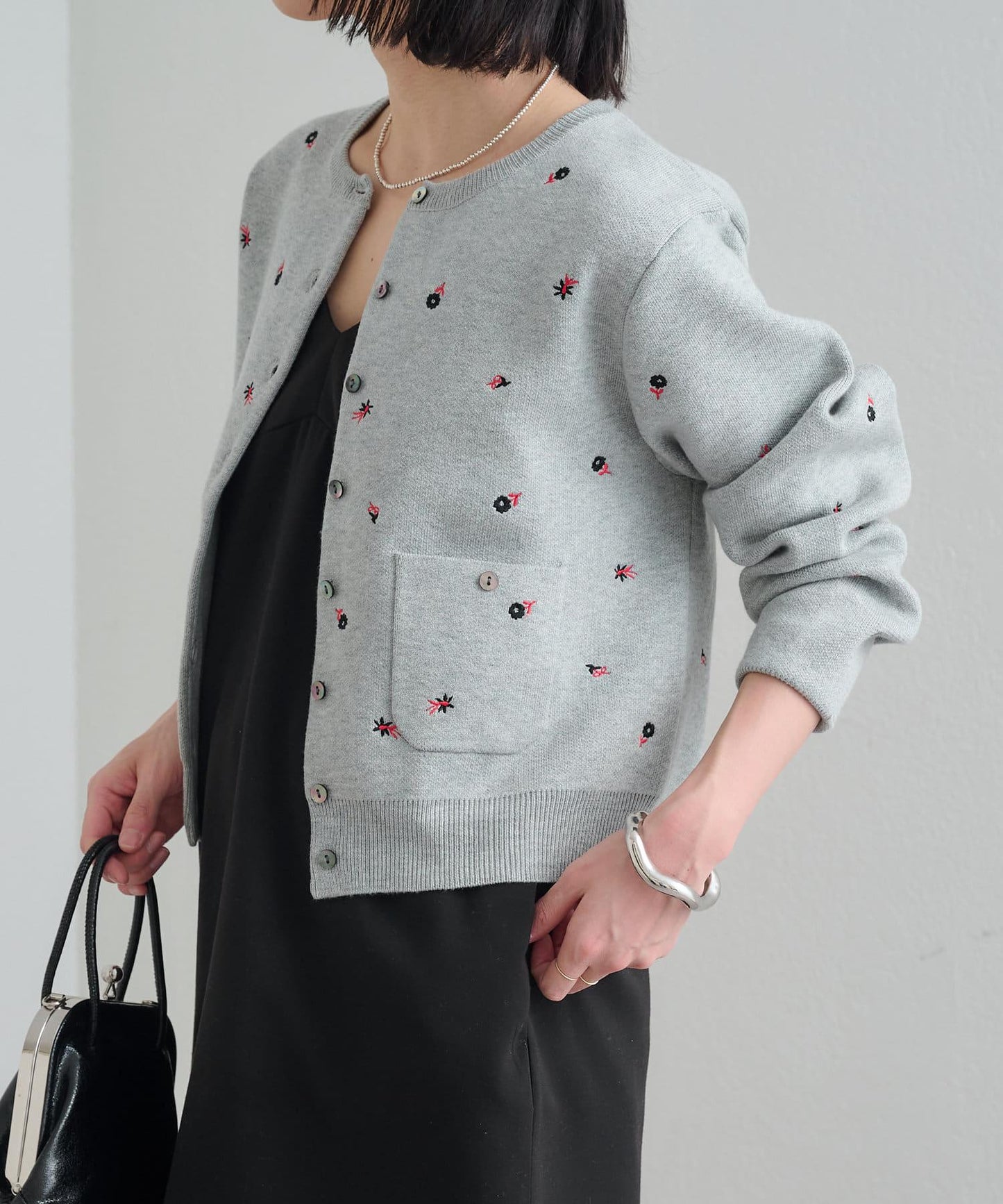 Omekashi 刺繡仿衛衣質感口袋針織開衫