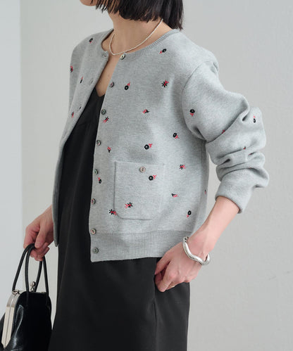 Omekashi 刺繡仿衛衣質感口袋針織開衫