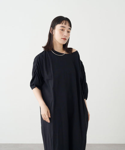Omekashi 褶襉一字肩連衣裙