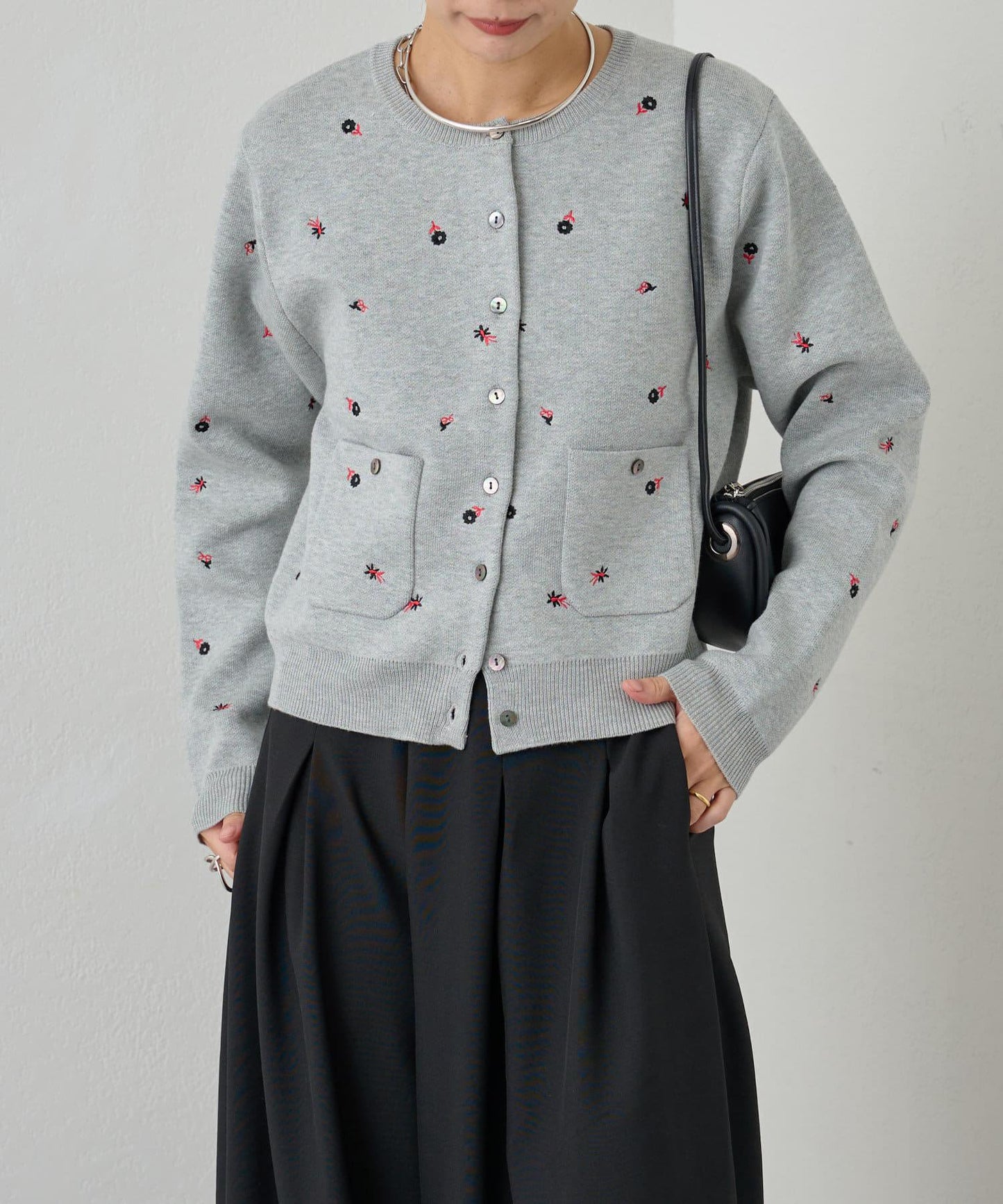 Omekashi 刺繡仿衛衣質感口袋針織開衫