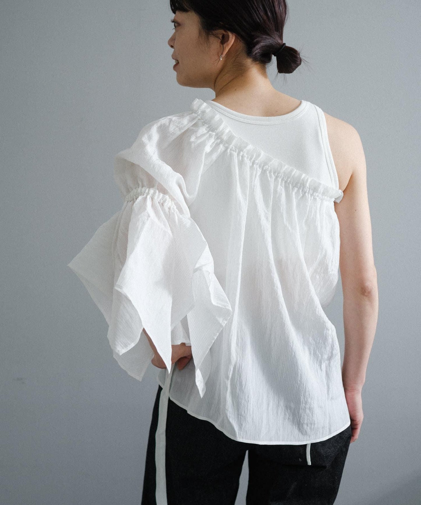 Pasterip 單肩蕾絲上衣