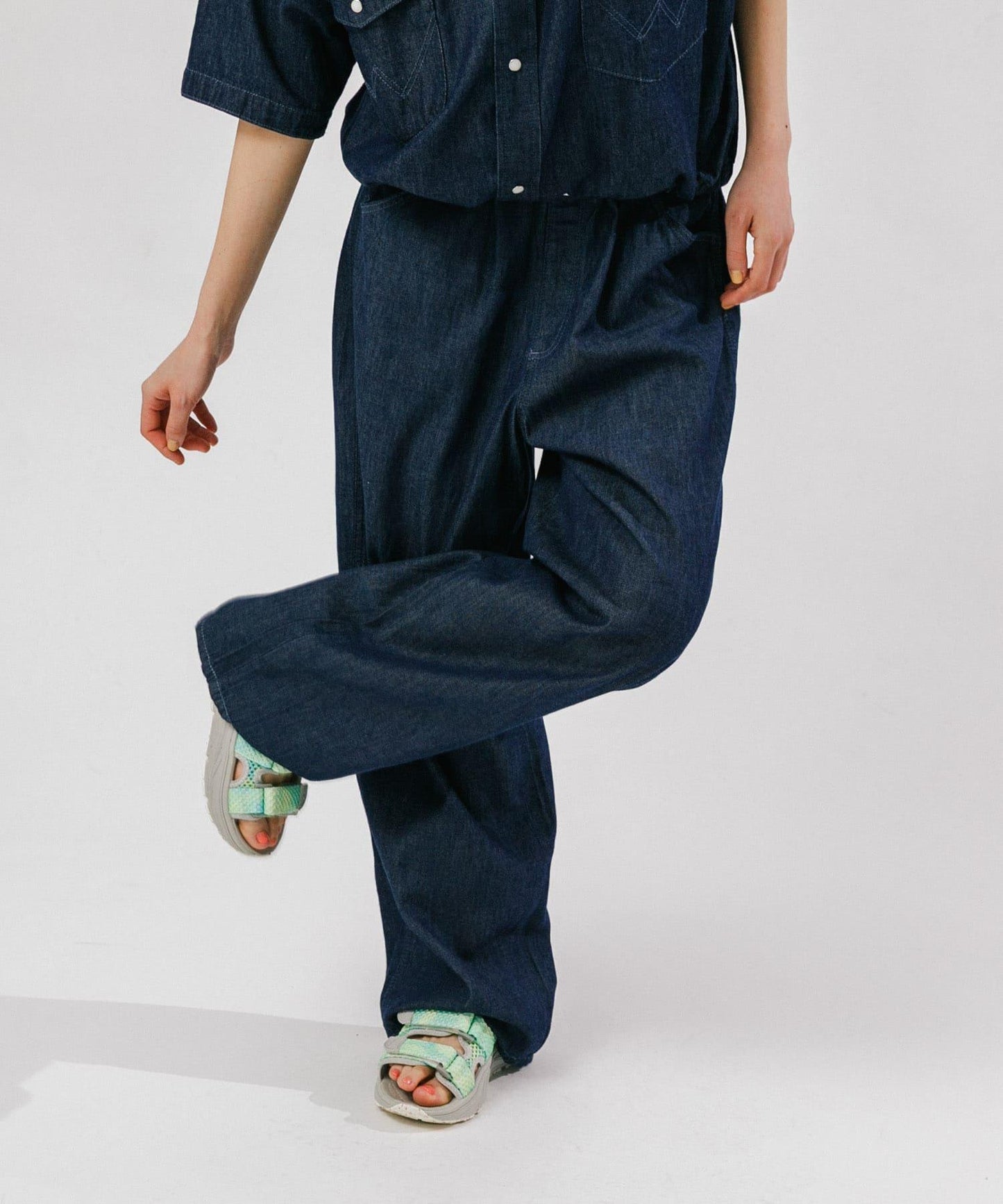 Wrangler×EKAL 輕薄牛仔寬鬆闊腿褲