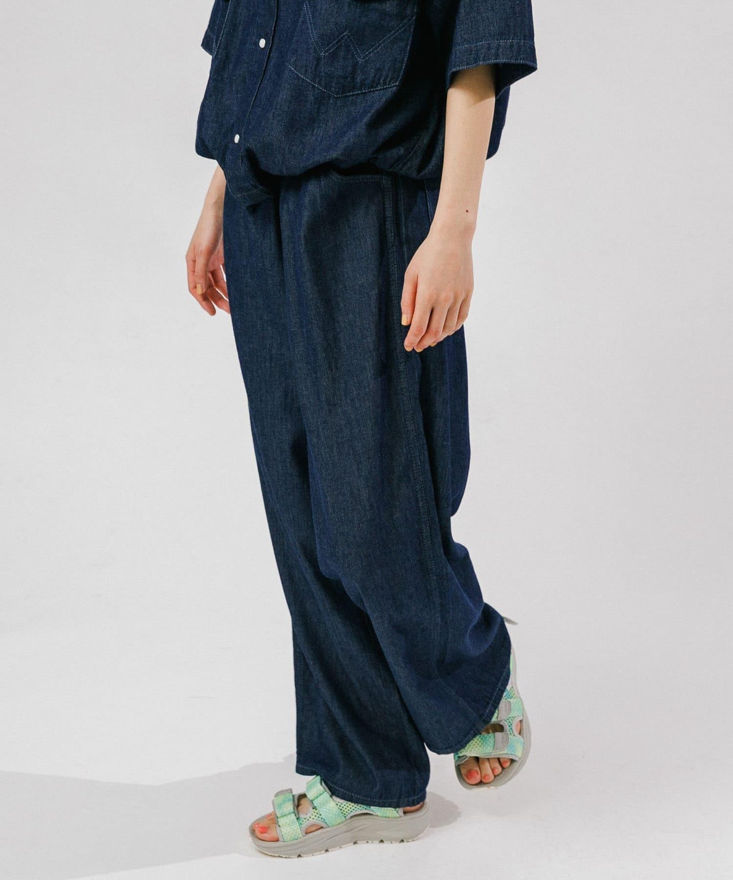 Wrangler×EKAL 輕薄牛仔寬鬆闊腿褲