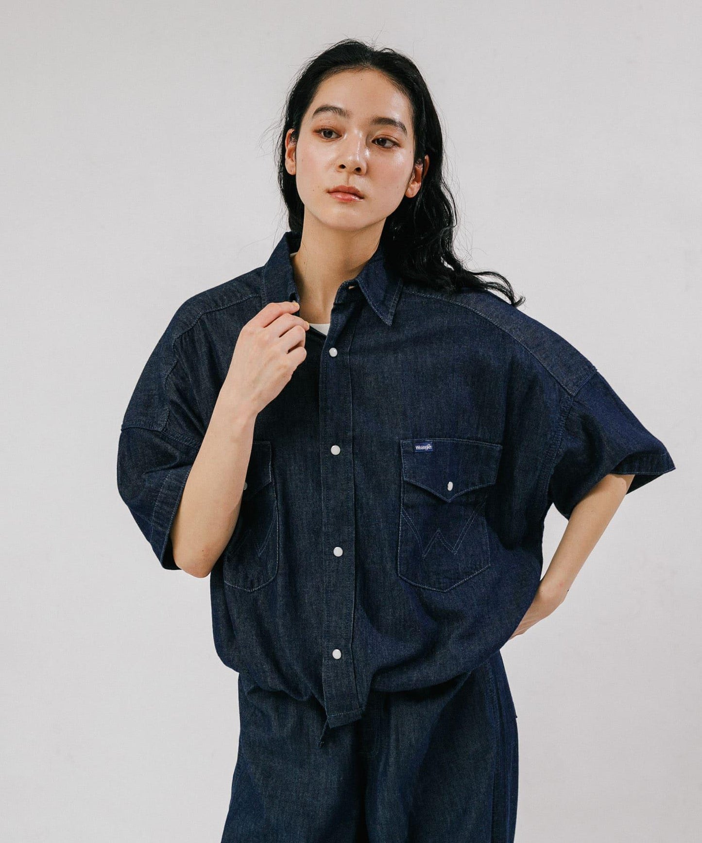 聯名 Wrangler×EKAL 輕牛仔工裝襯衫
