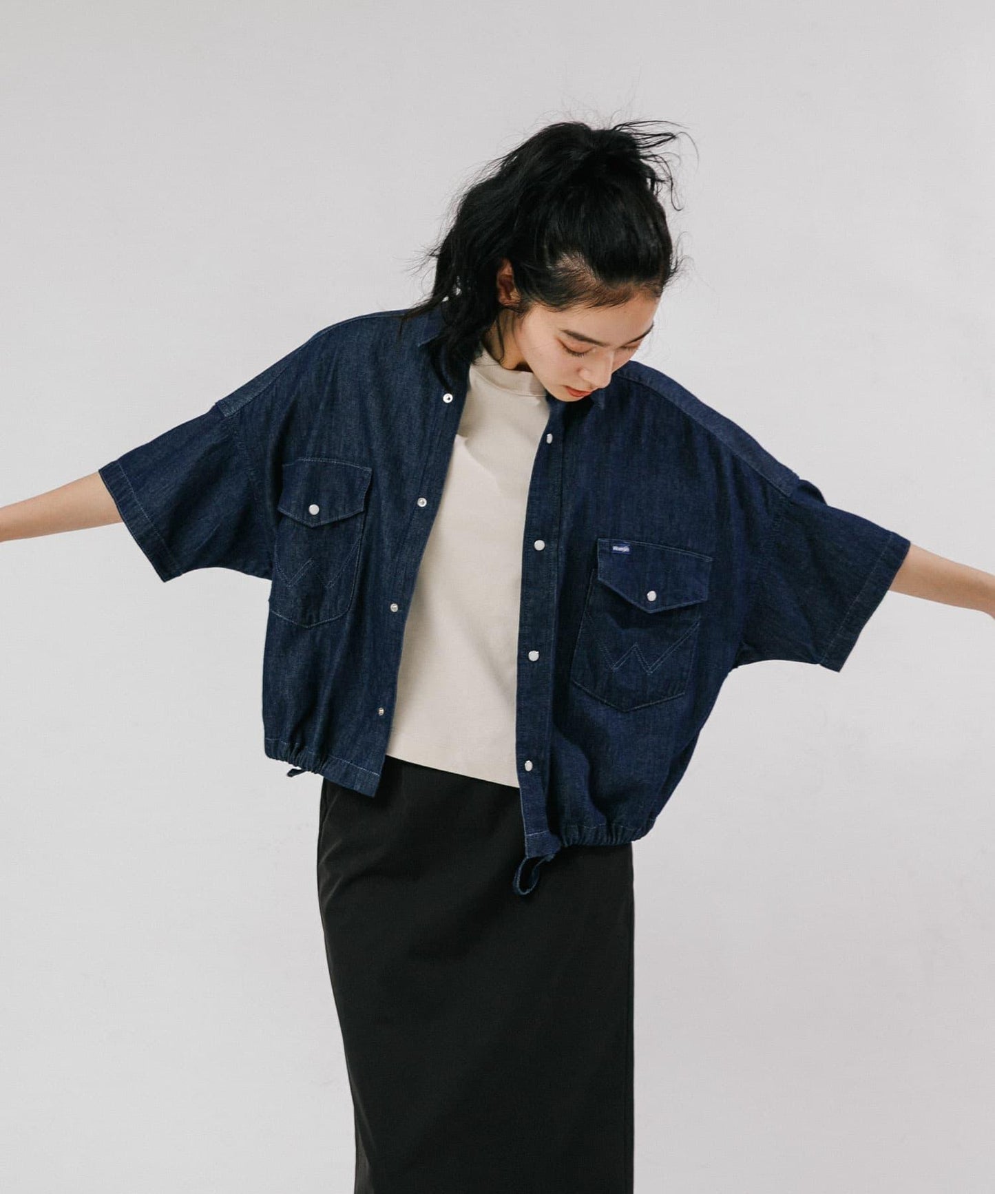 聯名 Wrangler×EKAL 輕牛仔工裝襯衫