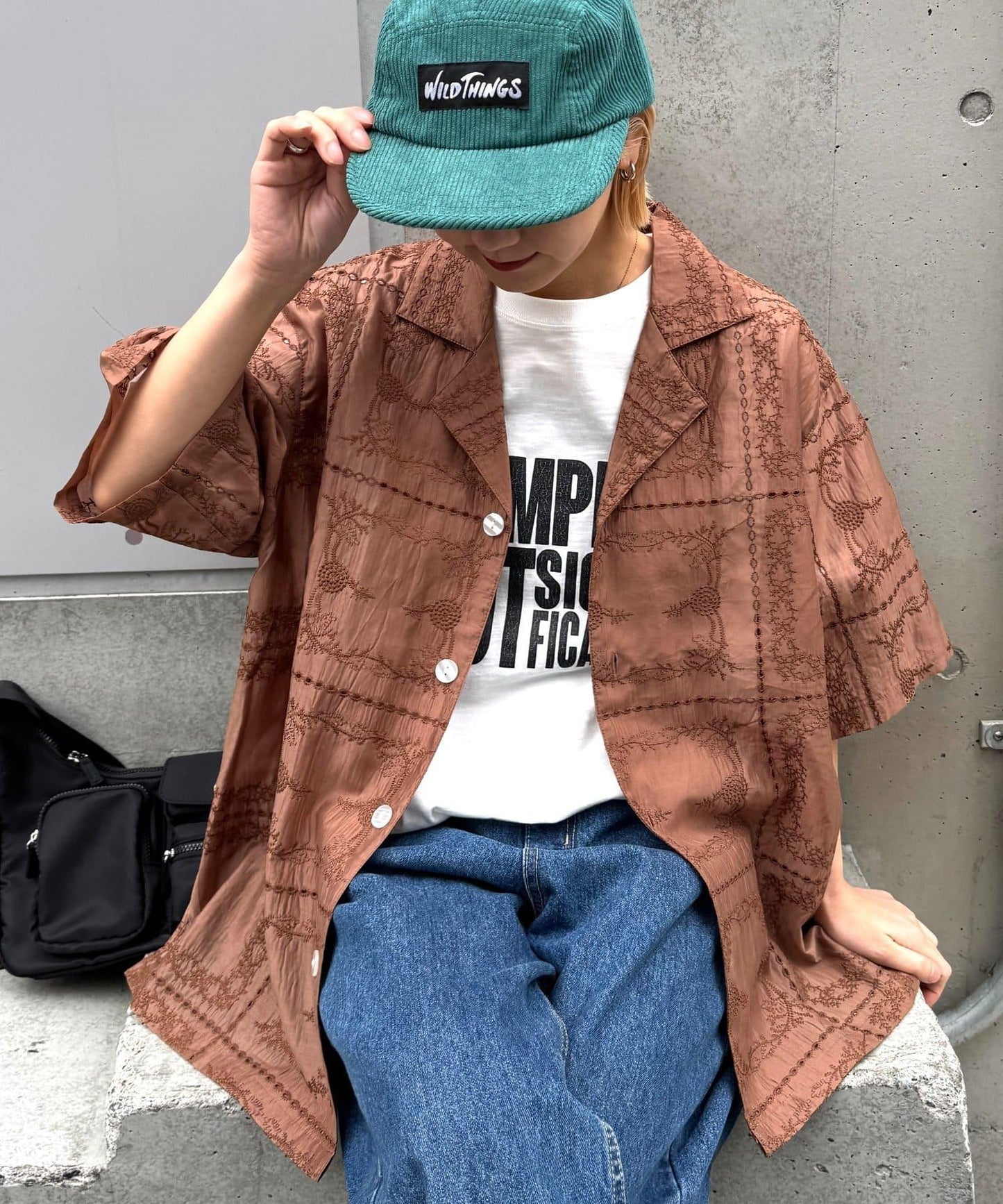 中性蕾絲刺繡襯衫 網絡