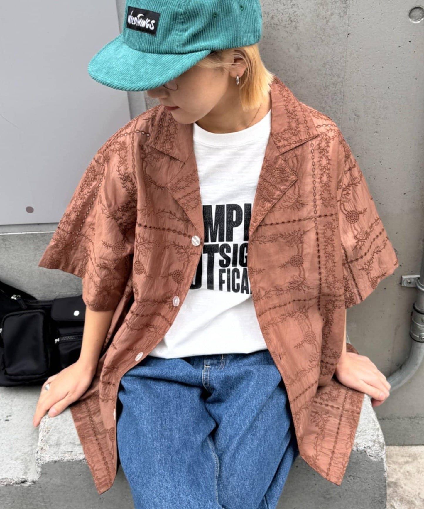 中性蕾絲刺繡襯衫 網絡