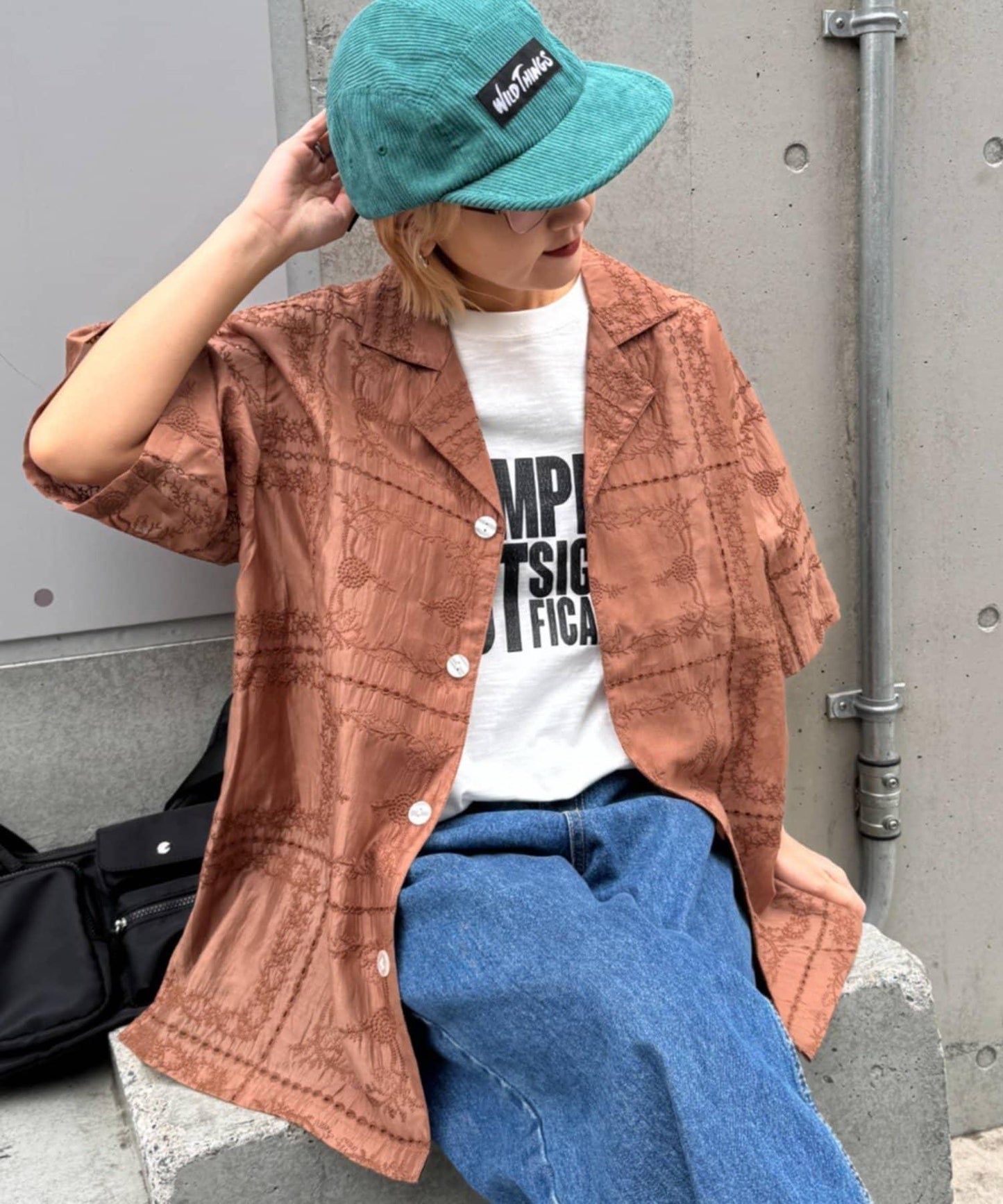 中性蕾絲刺繡襯衫 網絡