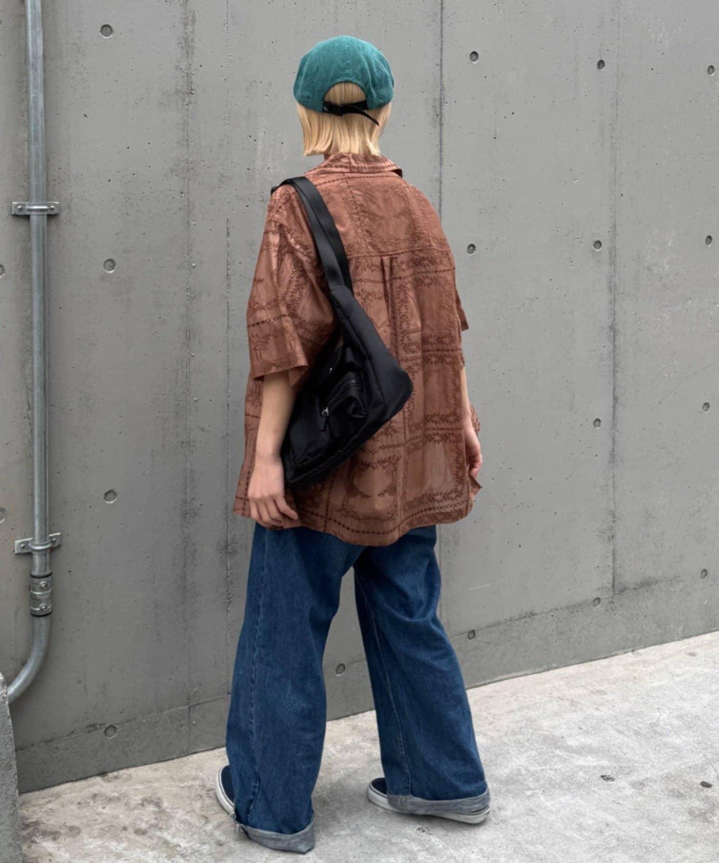中性蕾絲刺繡襯衫 網絡