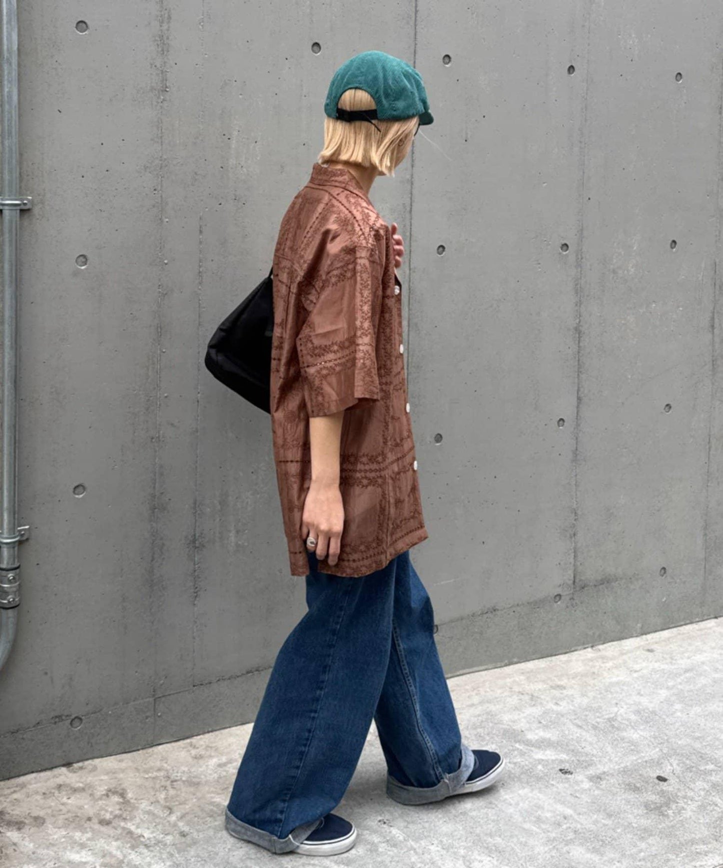 中性蕾絲刺繡襯衫 網絡