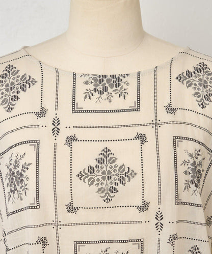刺繡風印花 套頭上衣