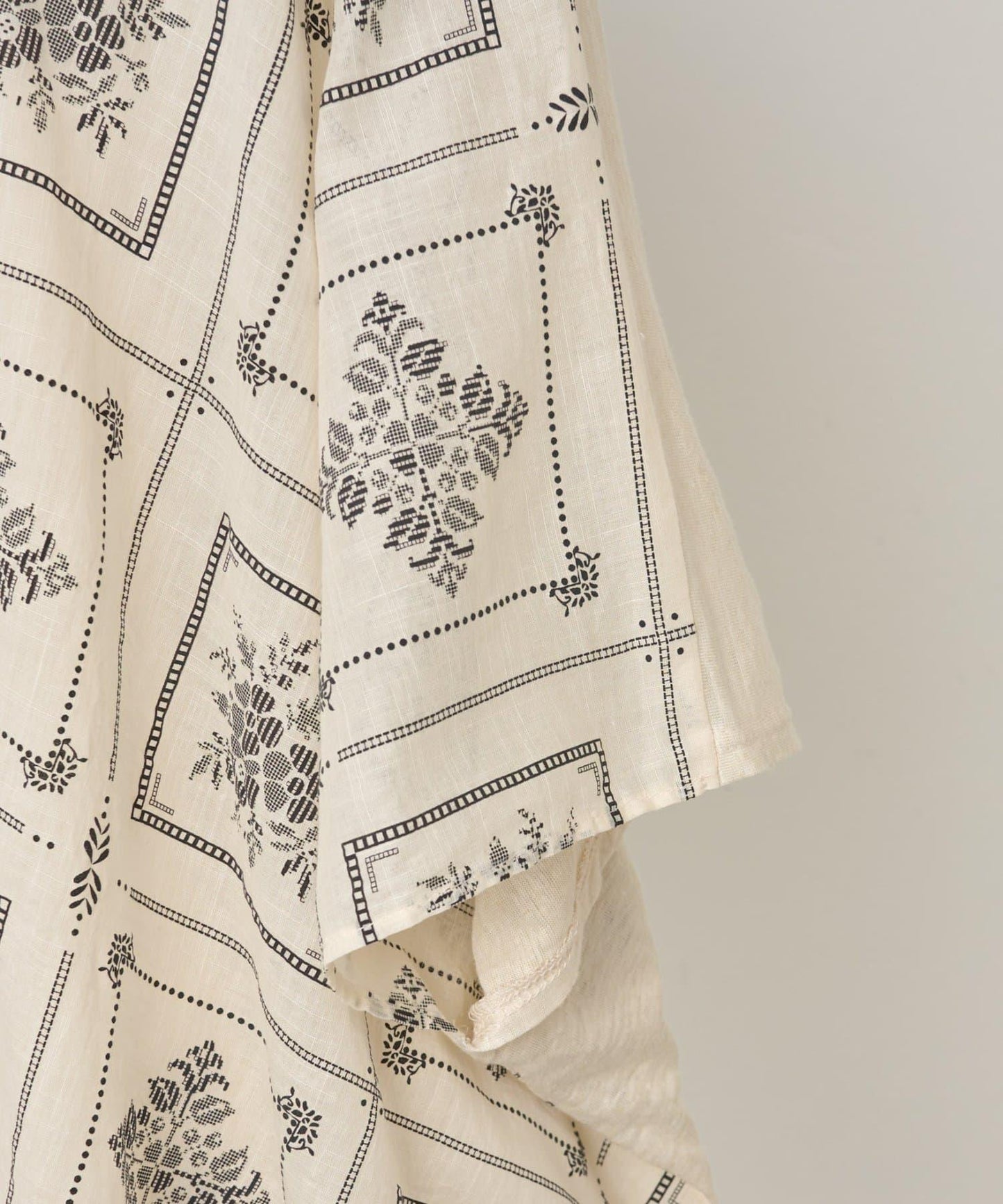 刺繡風印花 套頭上衣