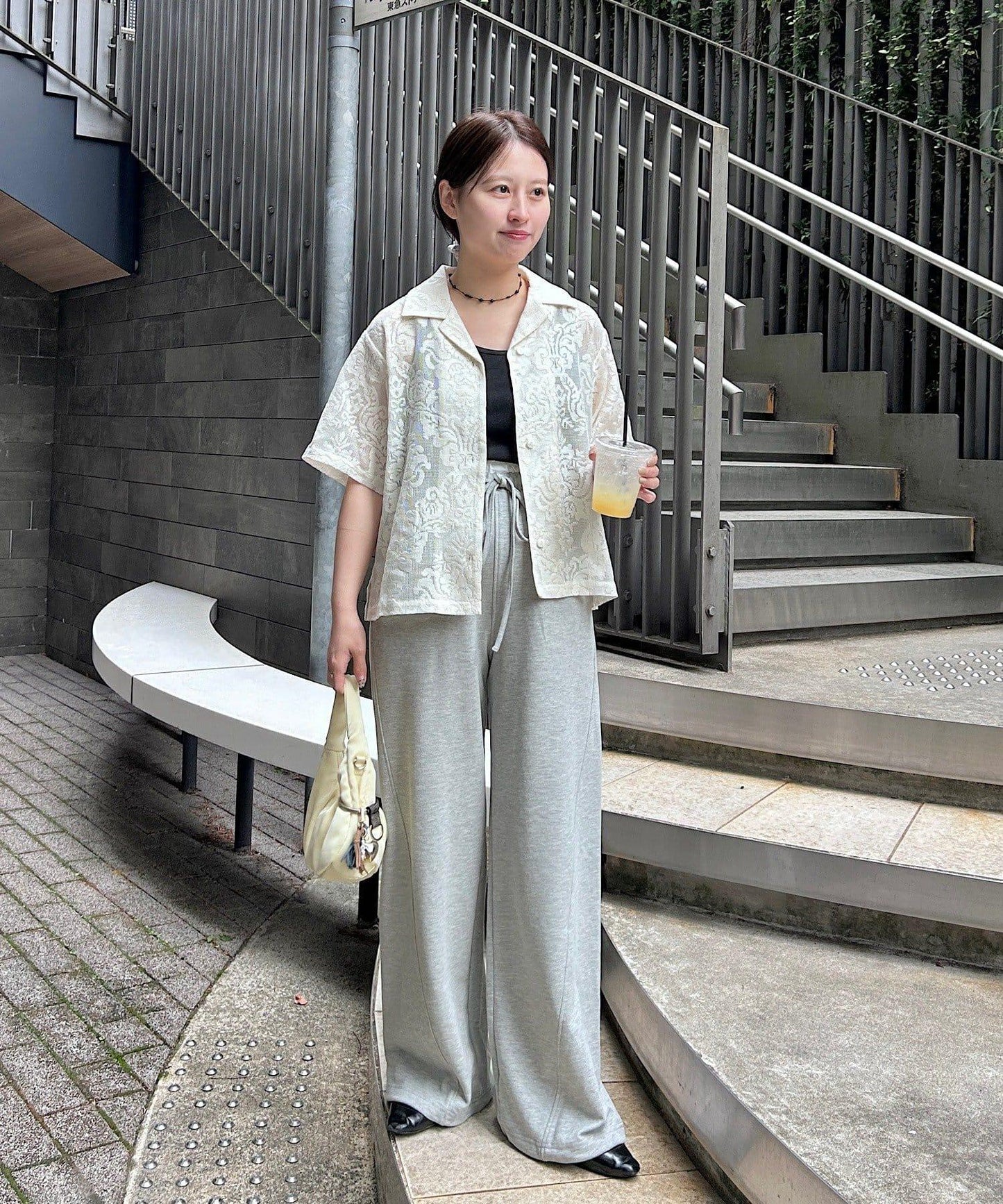 蕾絲開領短袖襯衫