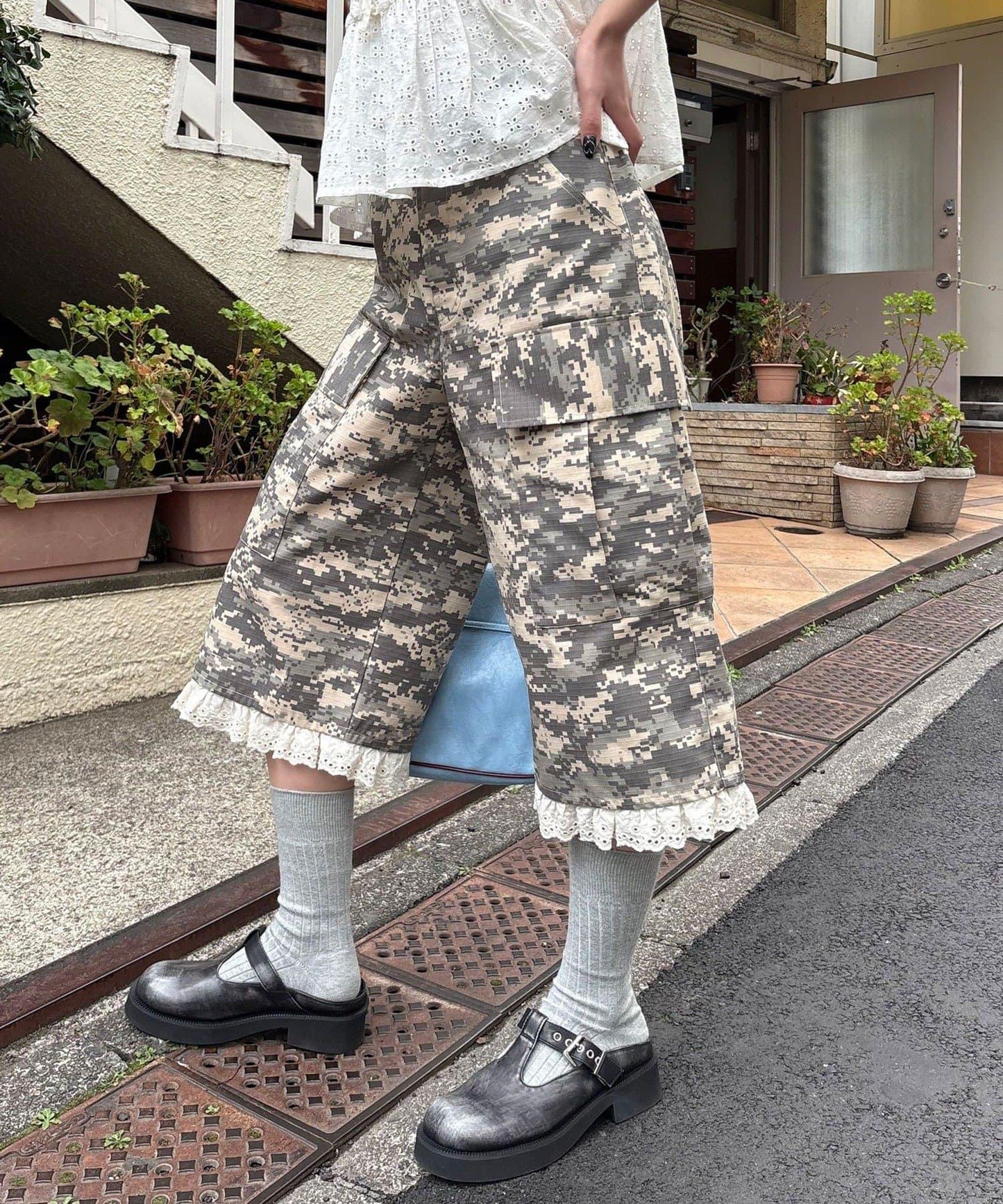 Ciaopanic 迷彩蕾絲短款工裝褲