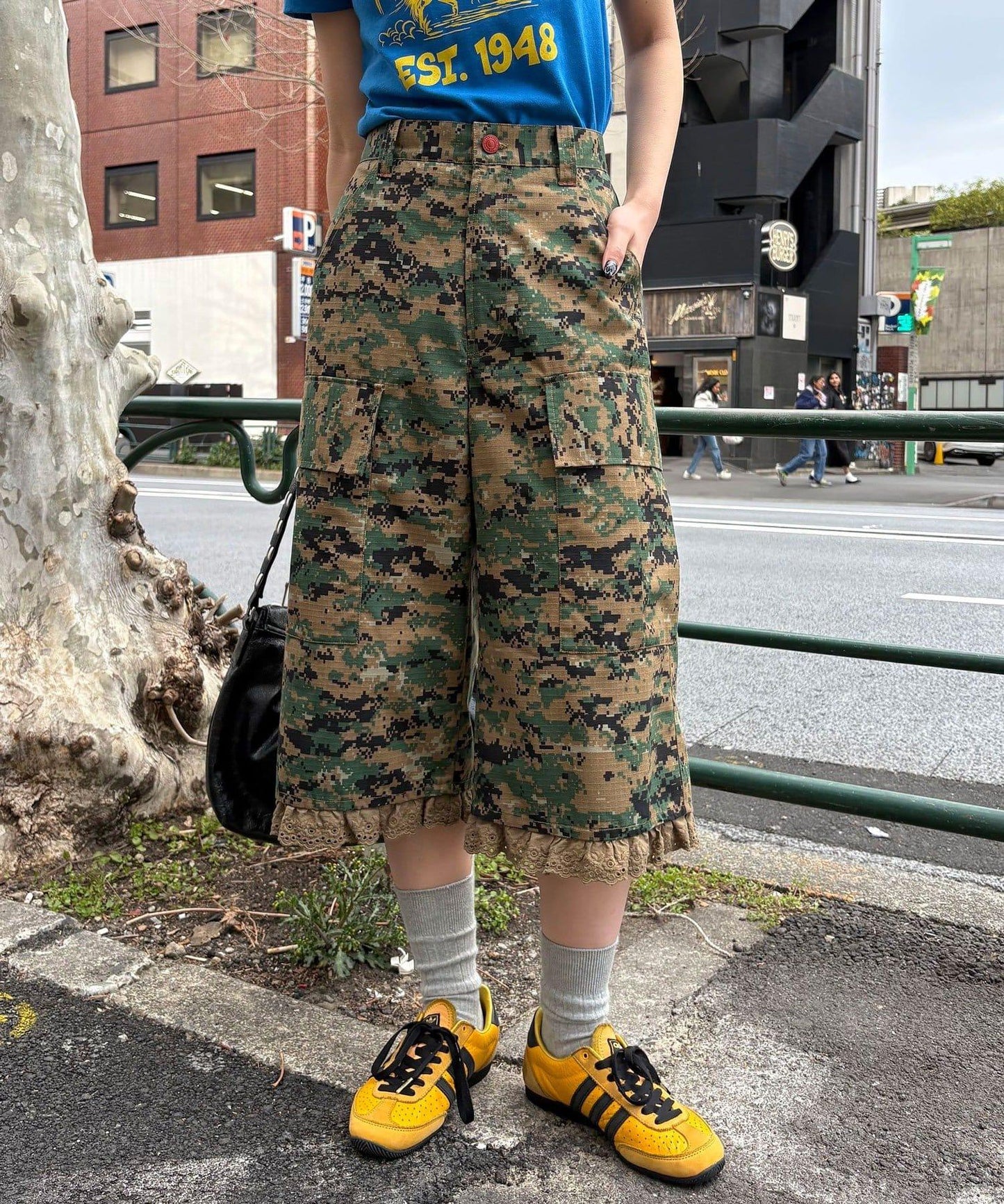 Ciaopanic 迷彩蕾絲短款工裝褲