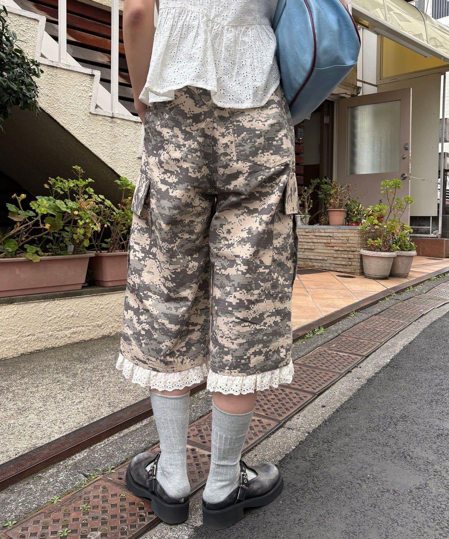 Ciaopanic 迷彩蕾絲短款工裝褲