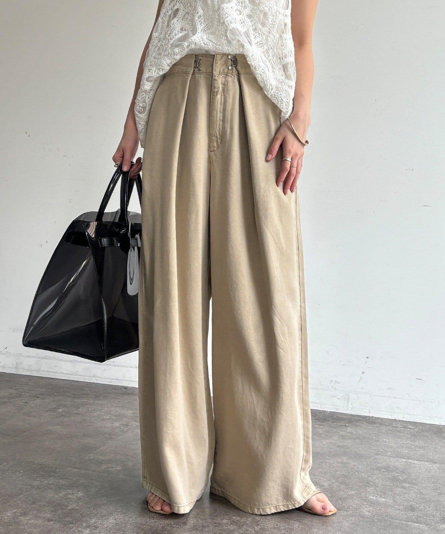 前扣設計褲子