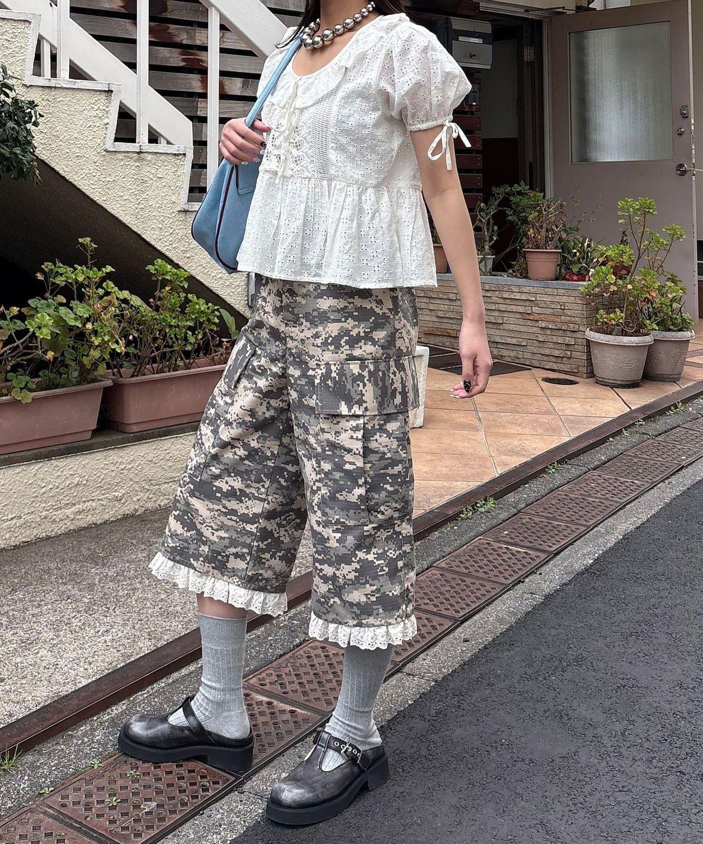 Ciaopanic 迷彩蕾絲短款工裝褲