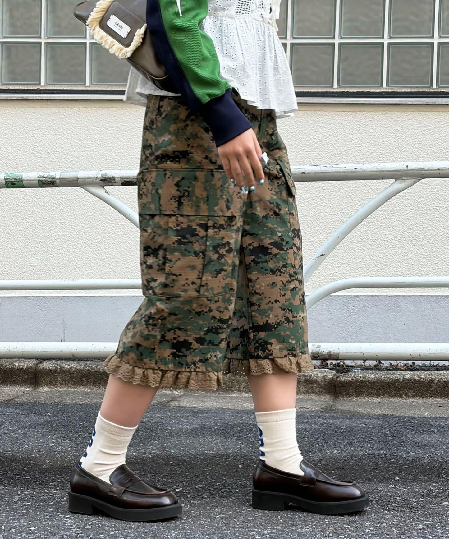 Ciaopanic 迷彩蕾絲短款工裝褲