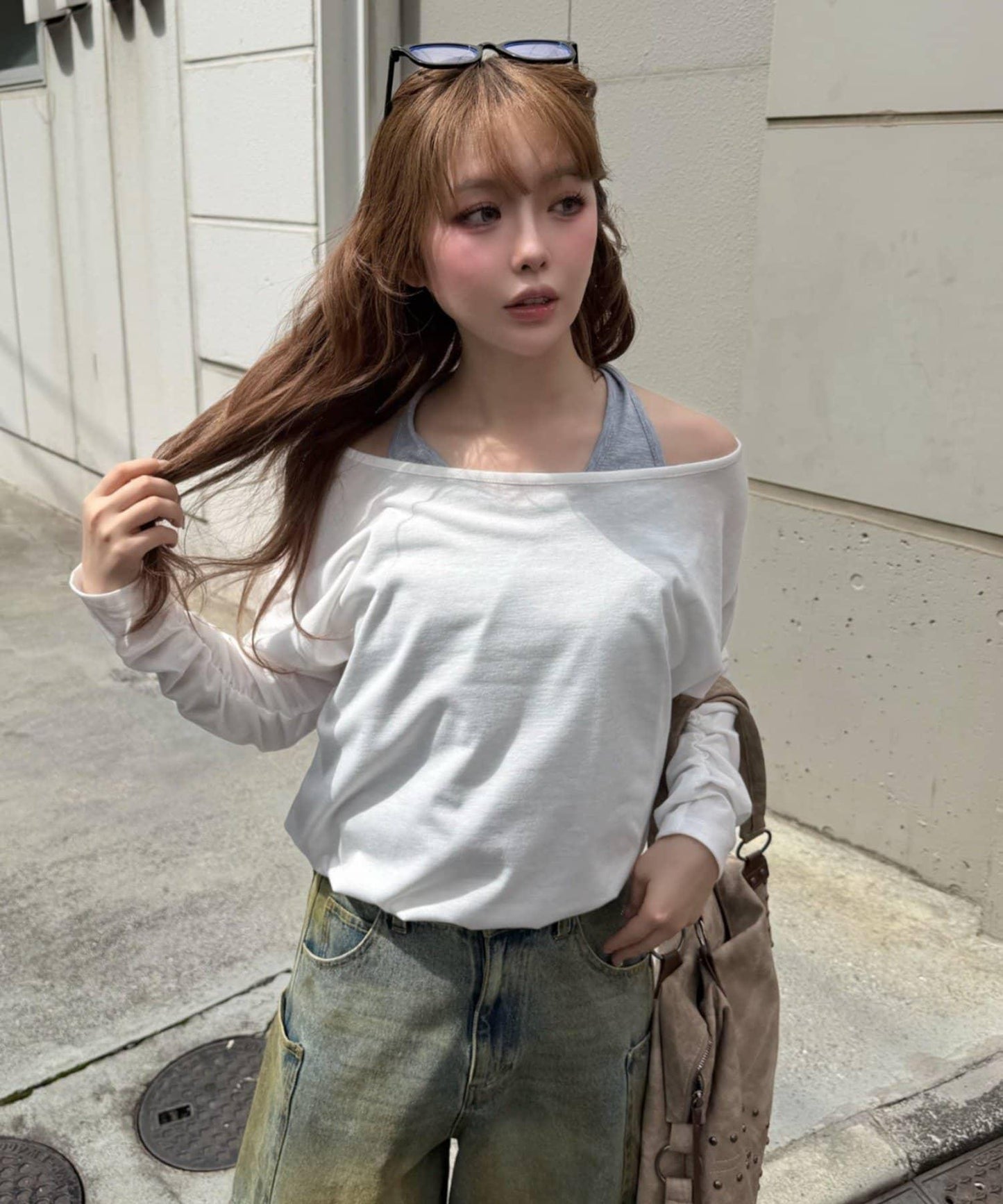 吊帶層次露肩寬鬆T恤