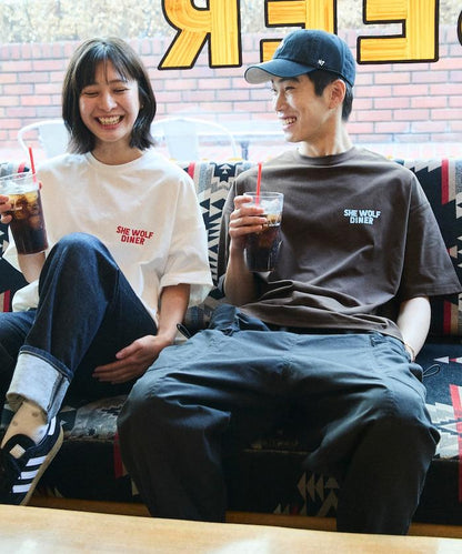 SHE WOLF DINER×FREAK'S STORE シーウルフダイナー 抗菌防臭 吸水速幹 寬鬆廓形 背部印花 T恤