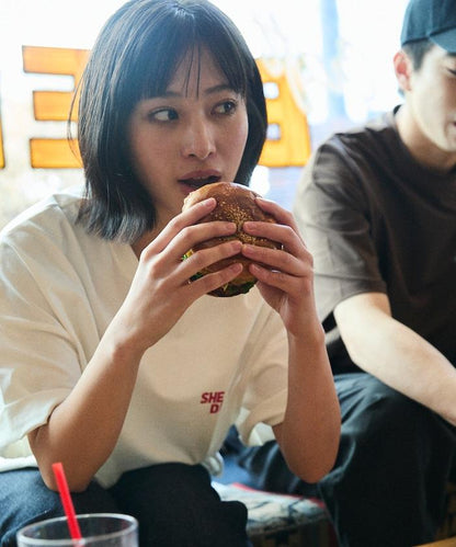 SHE WOLF DINER×FREAK'S STORE シーウルフダイナー 抗菌防臭 吸水速幹 寬鬆廓形 背部印花 T恤