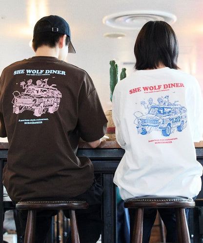 SHE WOLF DINER×FREAK'S STORE シーウルフダイナー 抗菌防臭 吸水速幹 寬鬆廓形 背部印花 T恤