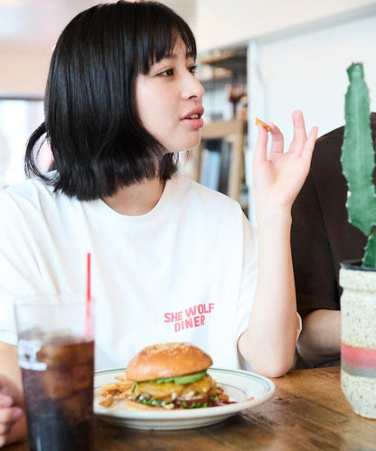 SHE WOLF DINER×FREAK'S STORE シーウルフダイナー 抗菌防臭 吸水速幹 寬鬆廓形 背部印花 T恤
