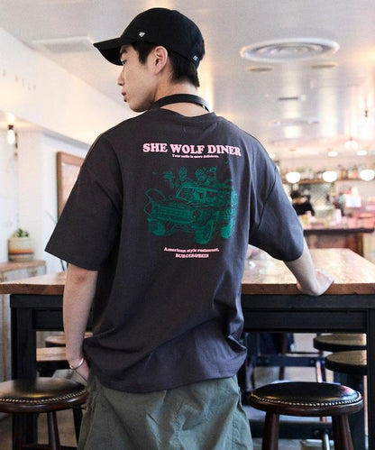 SHE WOLF DINER×FREAK'S STORE シーウルフダイナー 抗菌防臭 吸水速幹 寬鬆廓形 背部印花 T恤