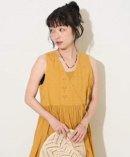 印度薄紗裹身同色刺繡無袖連衣裙