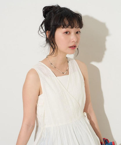 印度薄紗裹身同色刺繡無袖連衣裙