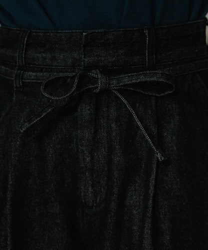 抽繩褶襉設計短褲