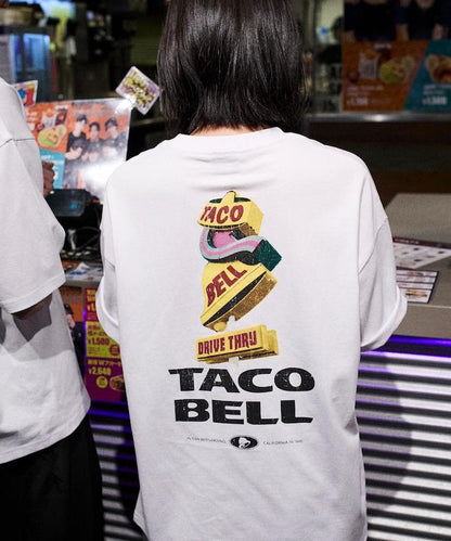 TACOBELL×FREAK'S STORE 聯名 寬鬆廓形 背部印花 圓領T恤