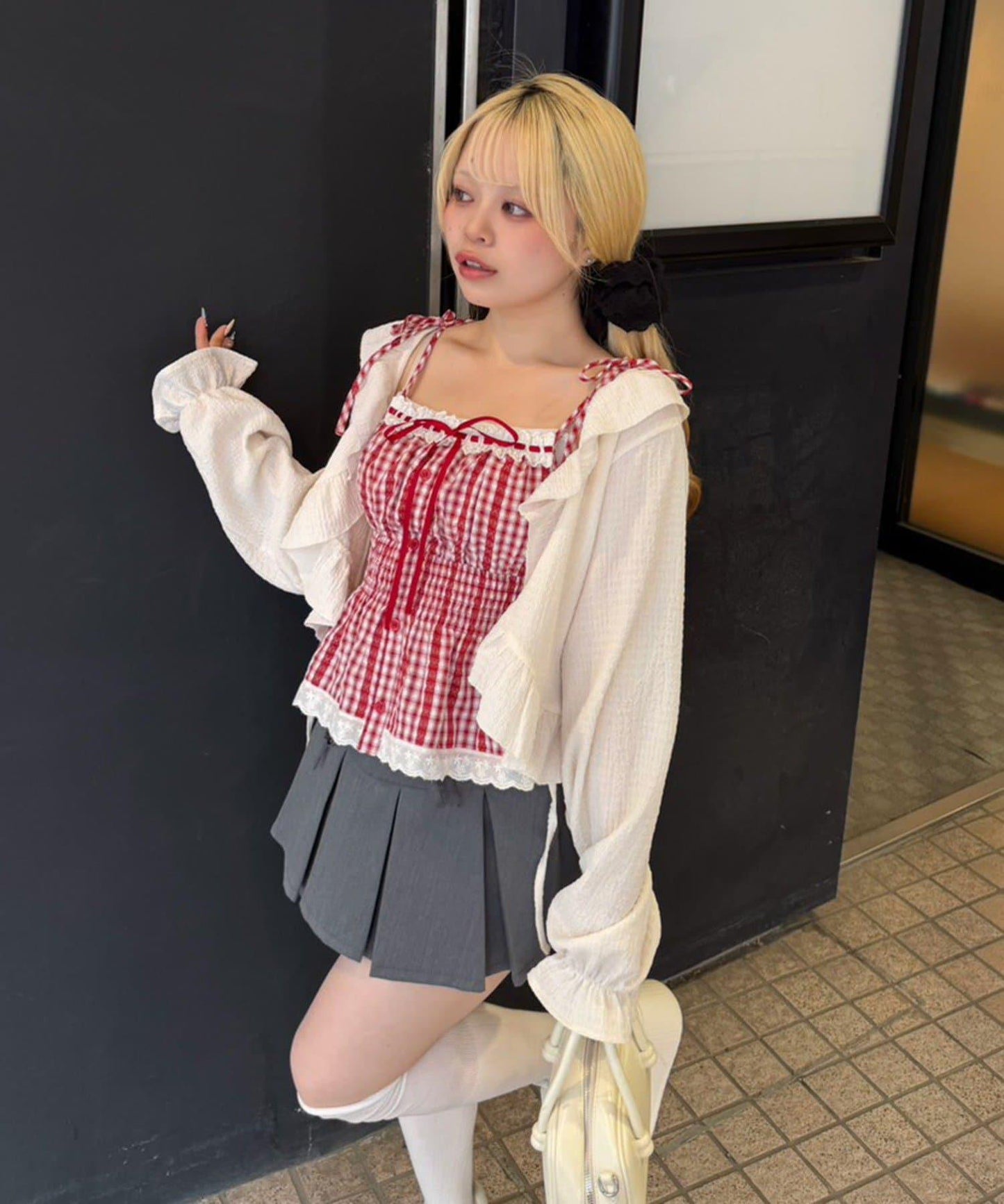 單穿亮眼 肩部蝴蝶結設計 吊帶上衣