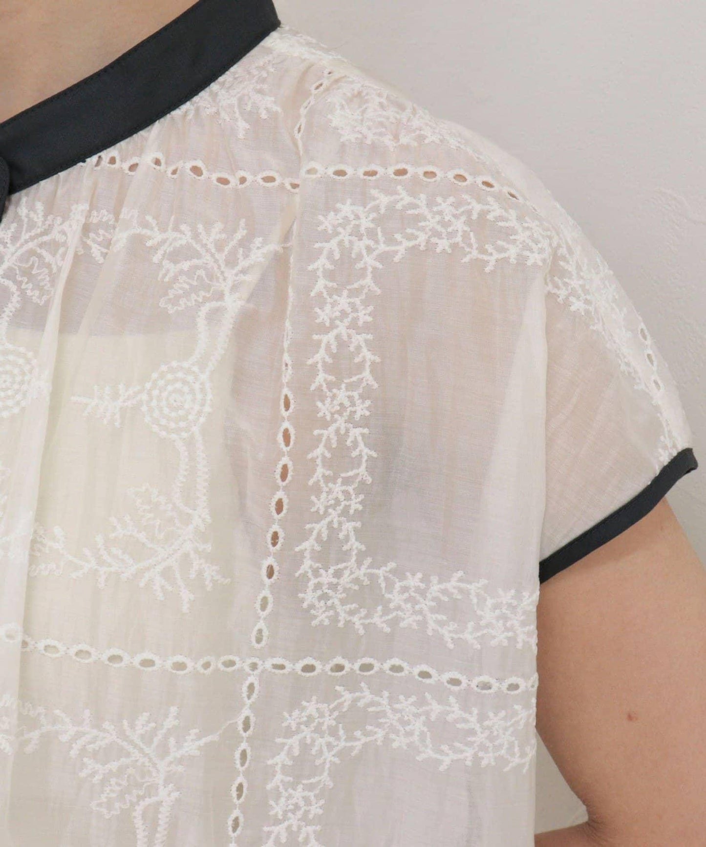 刺繡蕾絲 法式短袖 襯衫