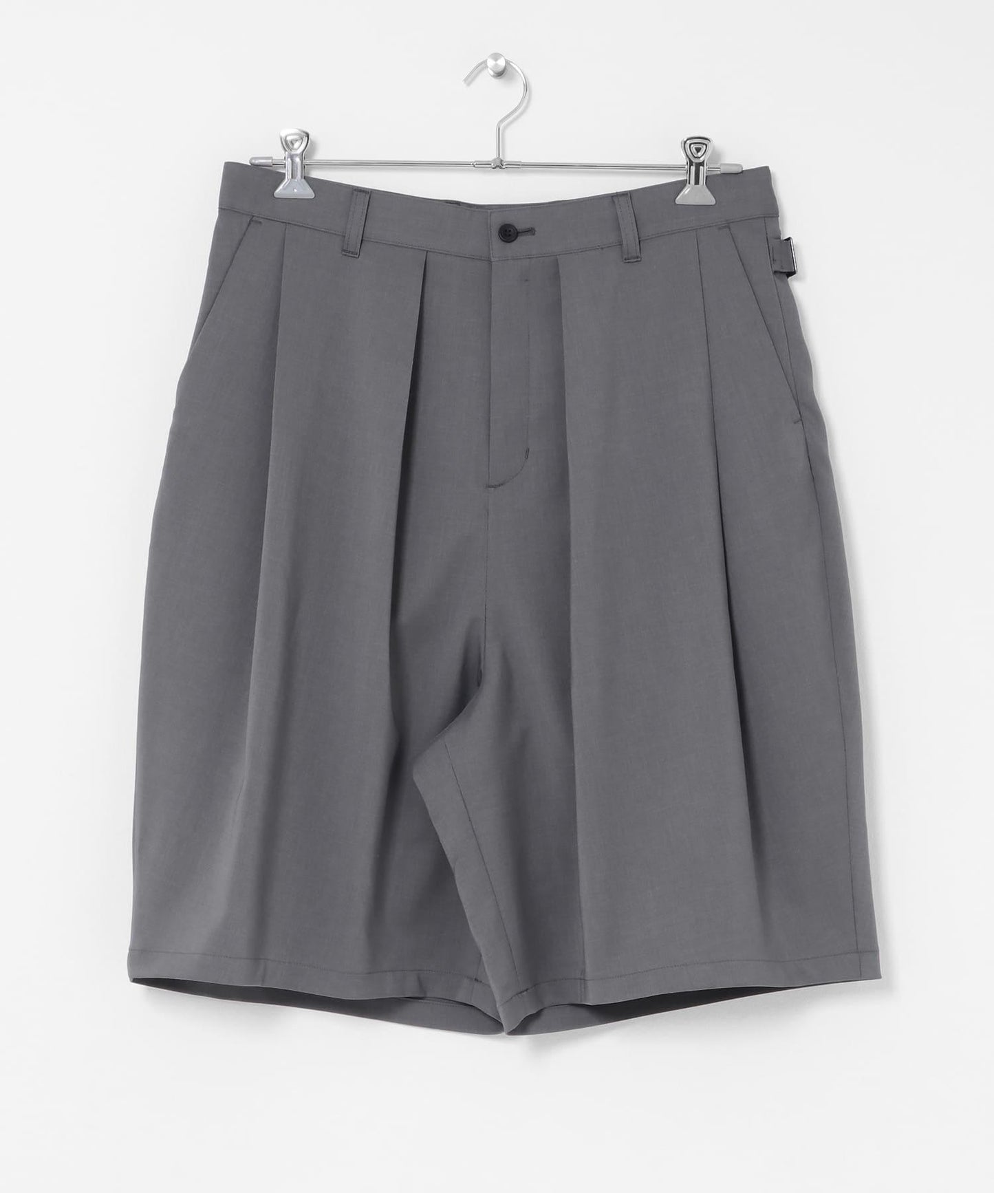 White Mountaineering 8 TUCK WIDE SHORT PANTS