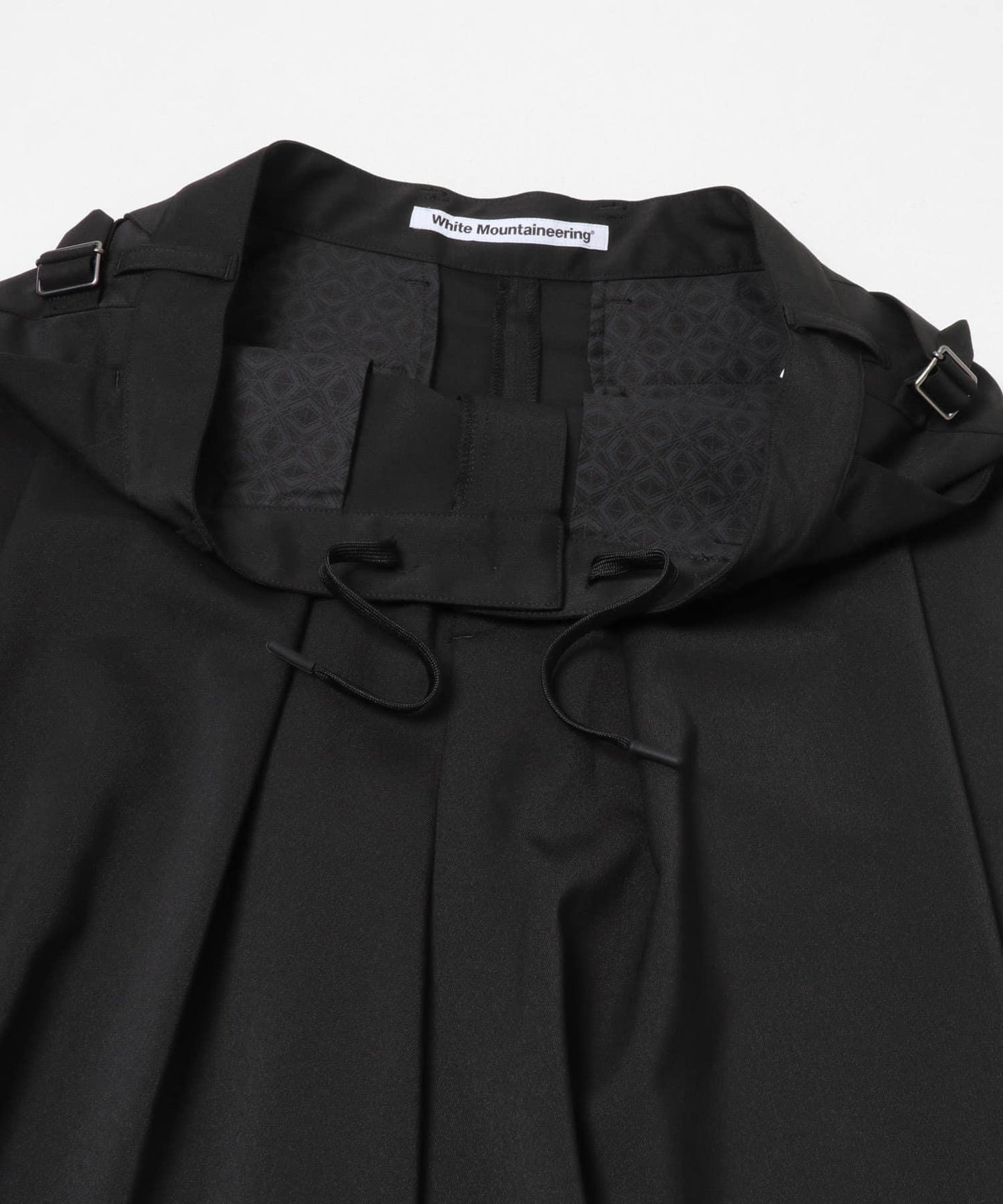 White Mountaineering 8 TUCK WIDE SHORT PANTS