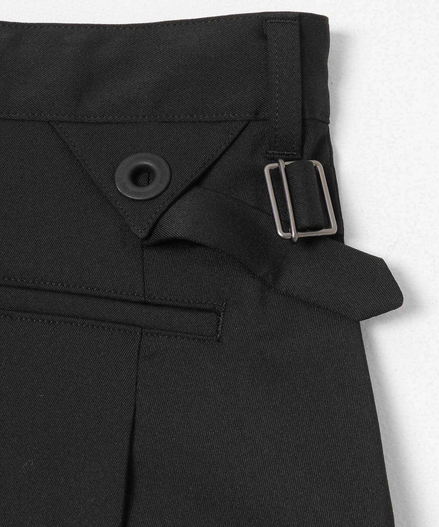 White Mountaineering 8 TUCK WIDE SHORT PANTS
