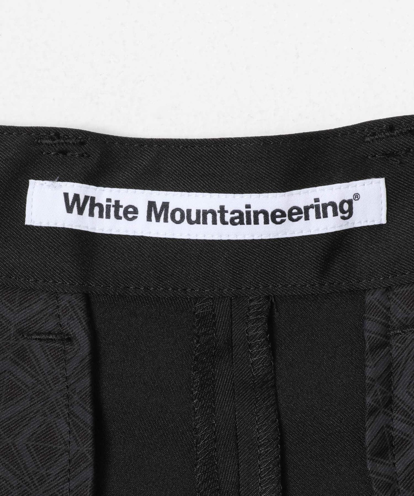 White Mountaineering 8 TUCK WIDE SHORT PANTS