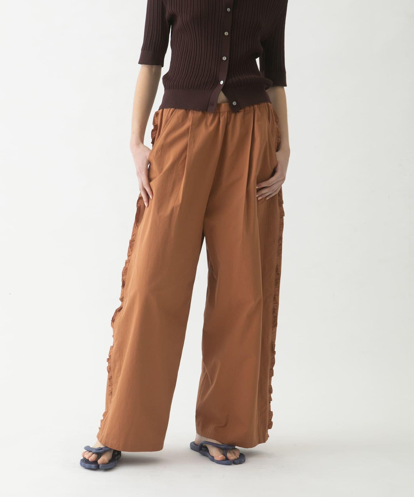 side frill 褲子