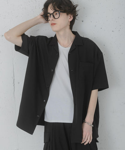 速乾乾爽觸感 寬鬆 開領短袖 襯衫