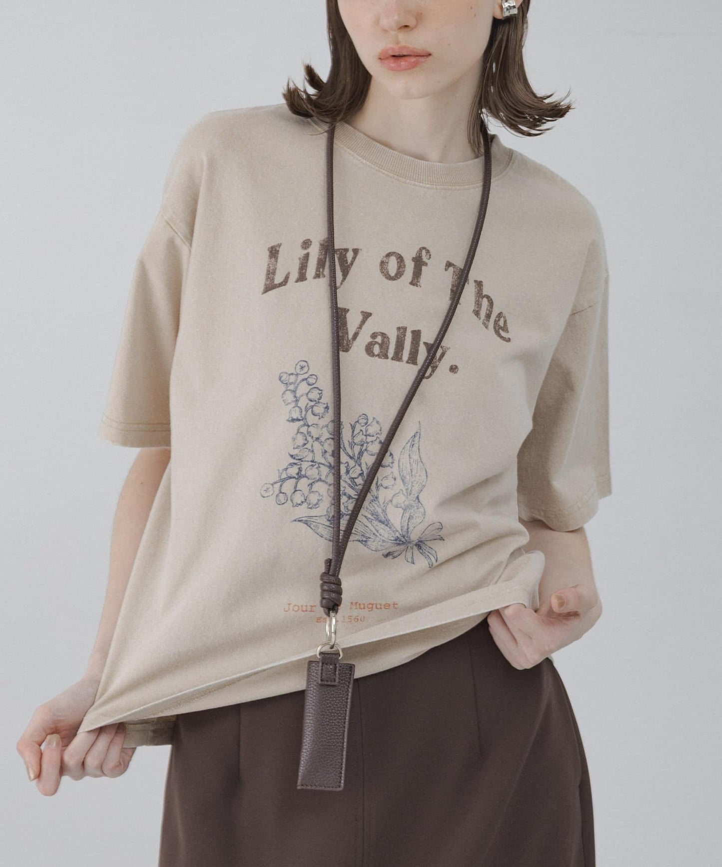 LILY OF THE VALLEY 英文印花 T恤